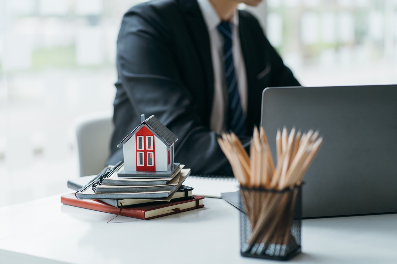 Businessman planing investment property estate next year 2022. analysis marketing strategy for the