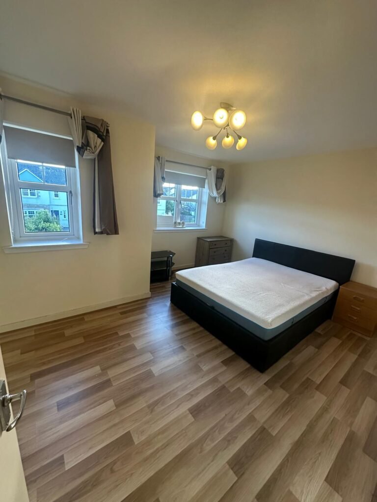 WhatsApp Image 2025-11-13 at 22.03.42 (3)