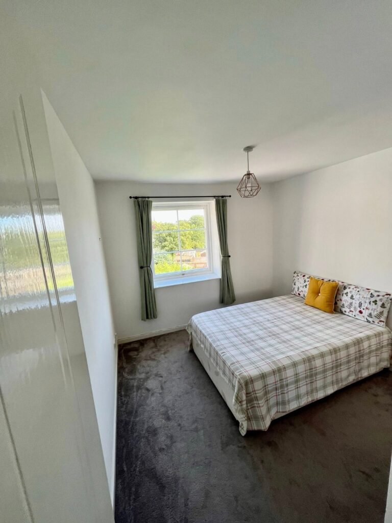 WhatsApp Image 2025-11-13 at 22.05.00