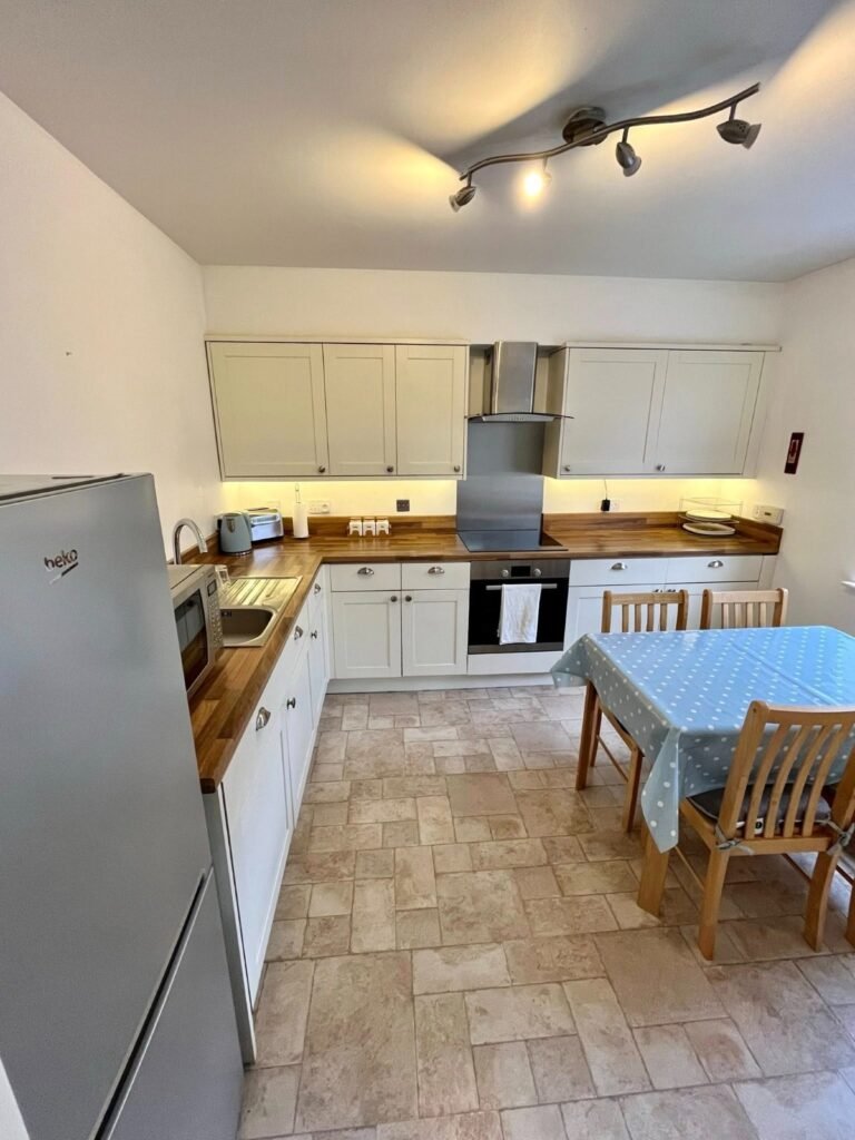 WhatsApp Image 2025-11-13 at 22.05.01 (1)