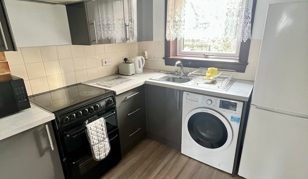 2-Bed Flat — Great Northern Road, Aberdeen, AB24