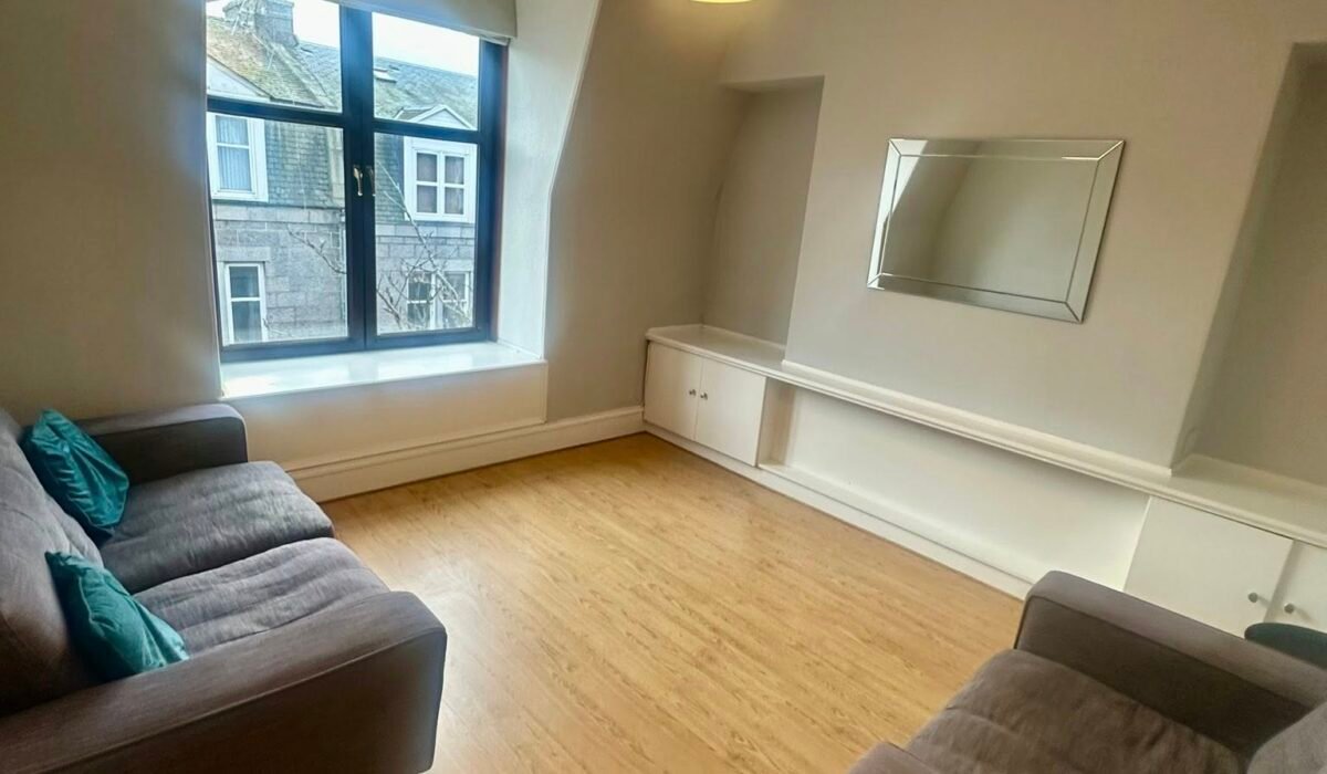 1-Bed Top Floor Flat — Wallfield Crescent, Aberdeen, AB25